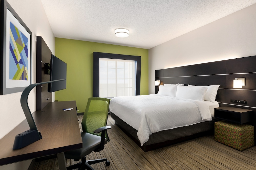 Suite, 1 King Bed - Photo 2
