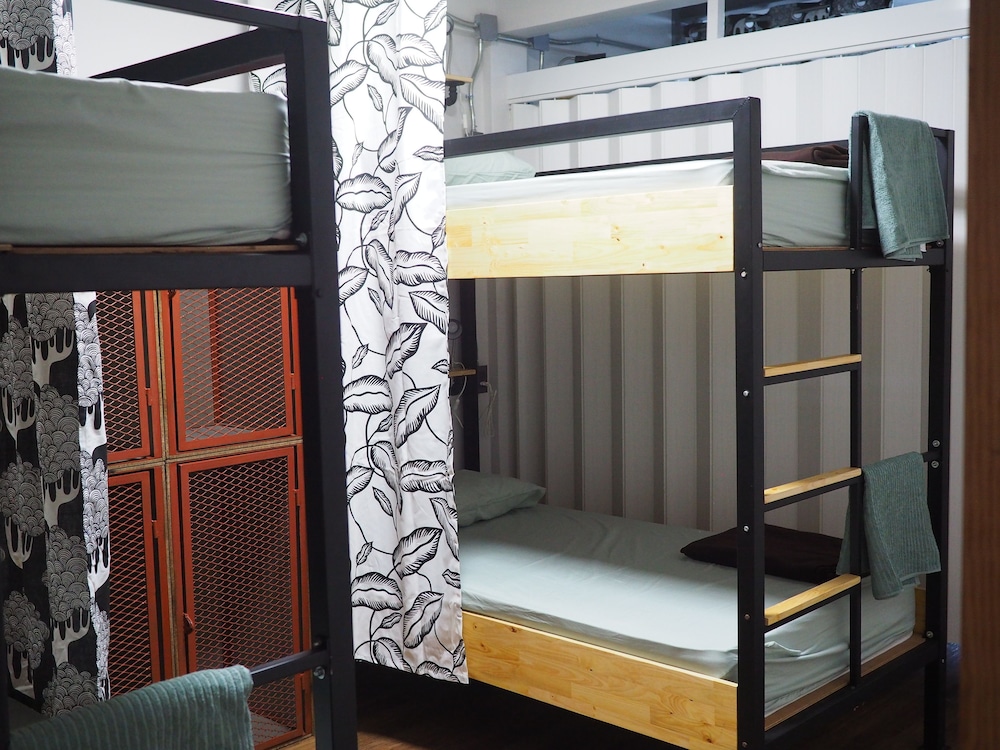 8-Bed Mixed Dormitory photo 3