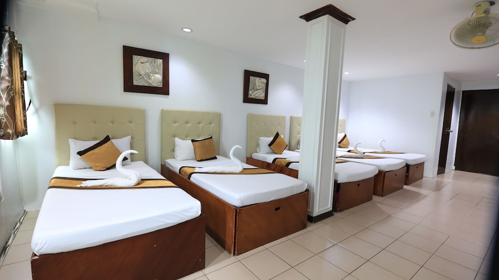 Standard Room, Multiple Beds photo 2