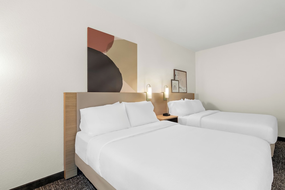 Room, 2 Queen Beds, Accessible (Mobility & Hearing, Roll-in Shower) photo 3