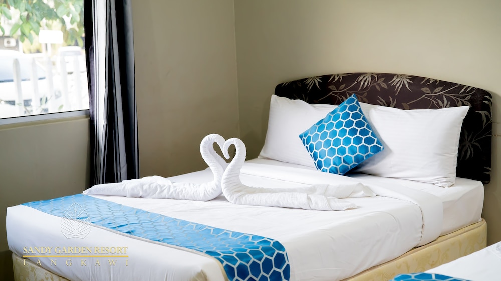 Deluxe Room, 2 Queen Beds, Non Smoking photo 1