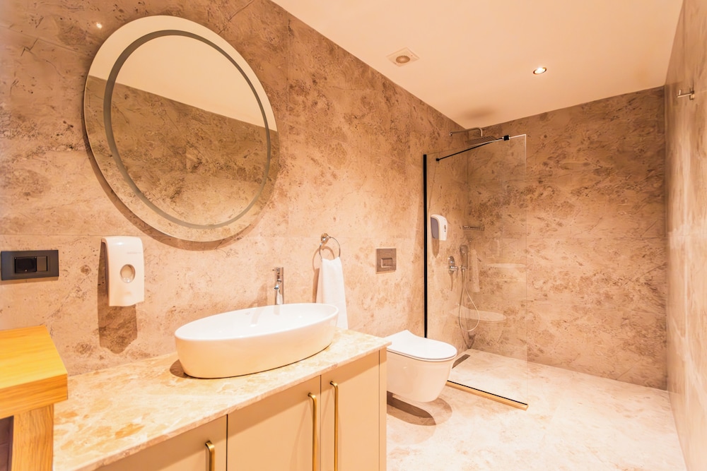 Duplex Swimup Suite - Photo 29