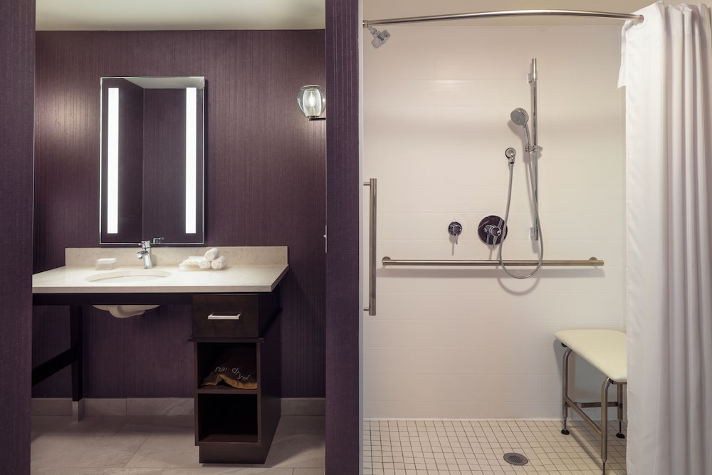 Suite, 2 Queen Beds, Accessible (Roll-In Shower) photo 3