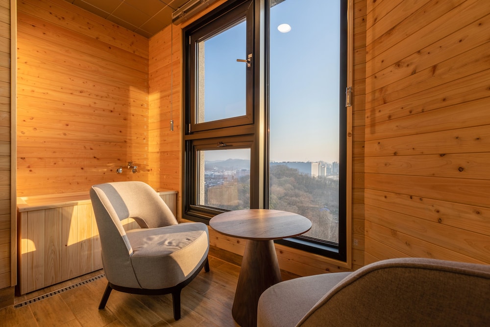 Premium Family Suite - Photo 7