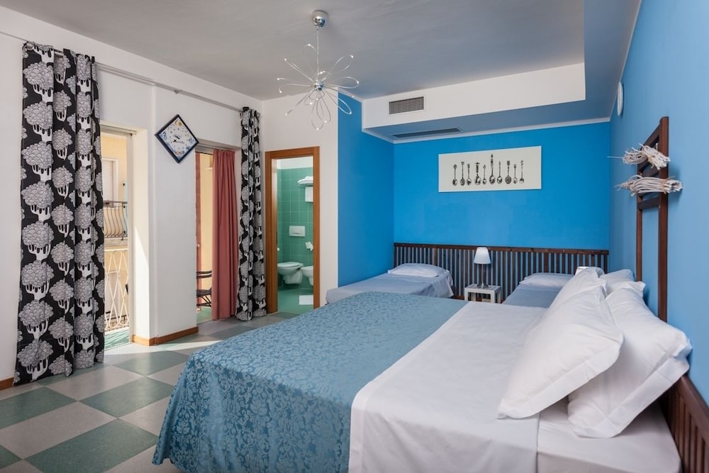 Family Quadruple Room, 1 Bedroom, Garden View, Garden Area photo 3