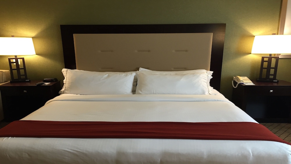 Suite, 1 King Bed with Sofa bed, Corner - Photo 2