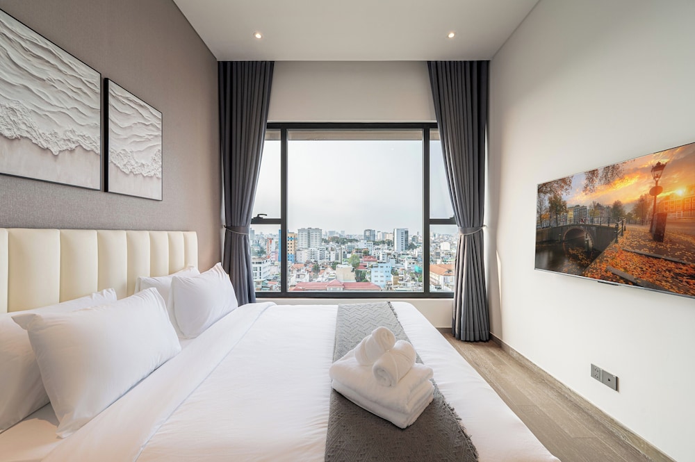 Presidential Suite, 3 Bedrooms, Club Lounge Access, City View photo 3
