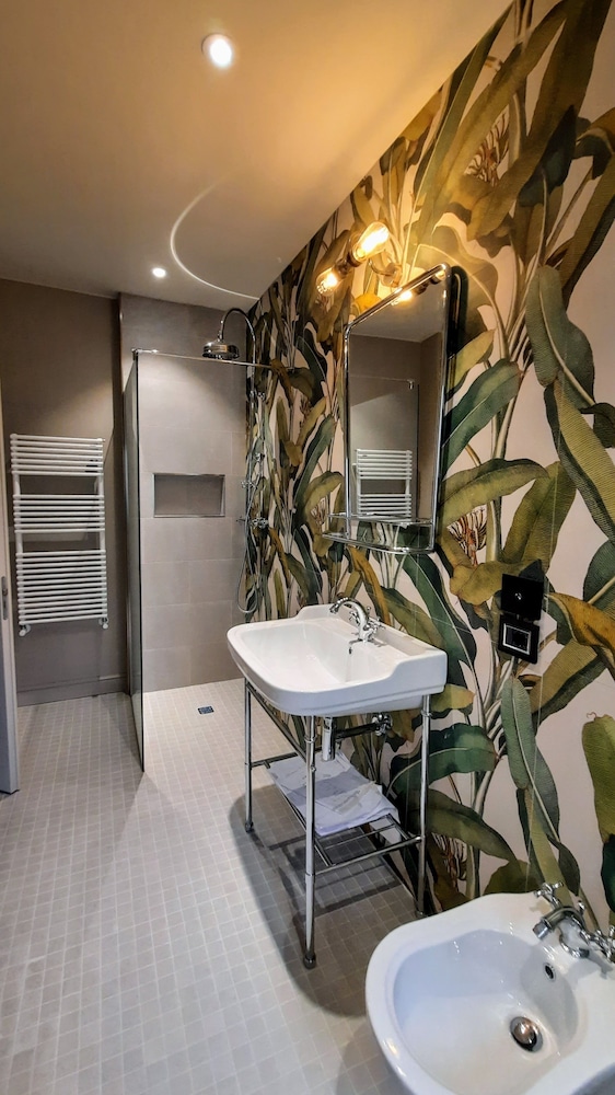 Deluxe Twin Room - Photo 16