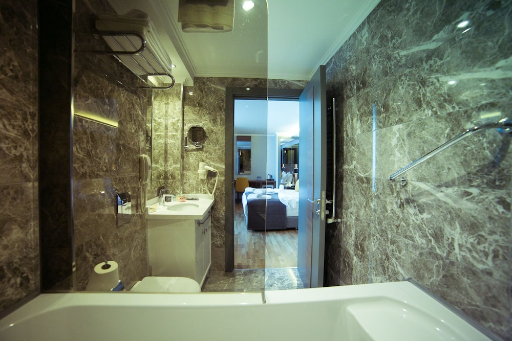 Junior Suite, Jetted Tub photo 2