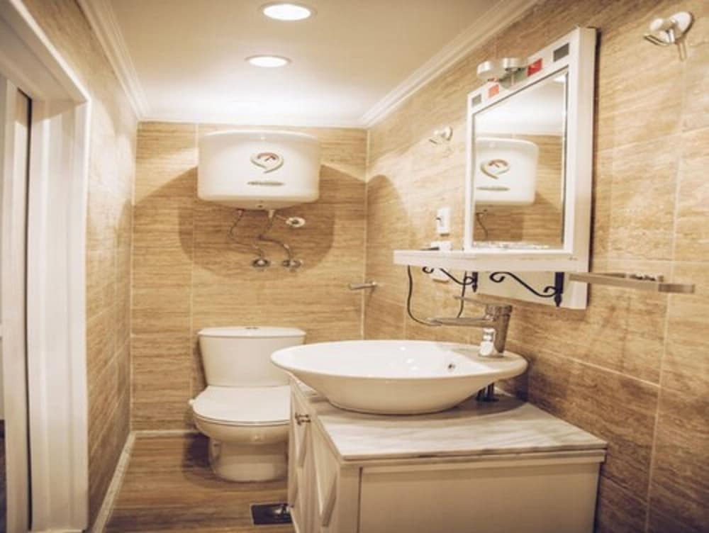 Double Room, 1 Double Bed, Private Bathroom - Photo 5