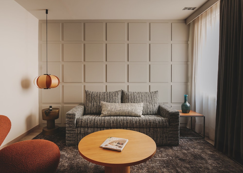 Deluxe Room (Family Room)