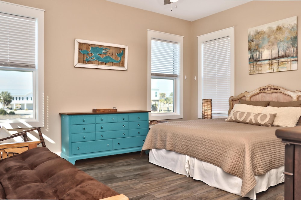 House, Multiple Beds (Windchimes)