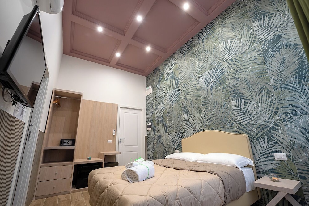 Superior Room (Via G.S. Felice 24)