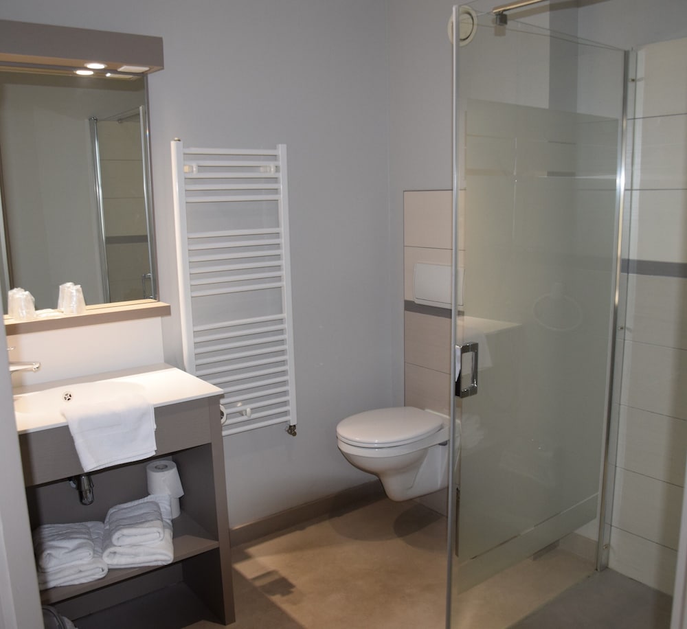 Standard Triple Room, Ensuite, Courtyard View photo 2