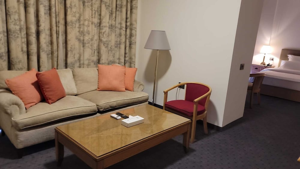 Executive Suite - Photo 2