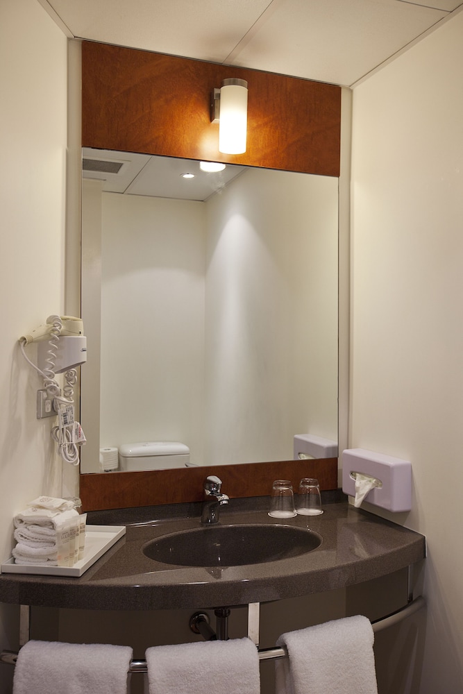 Superior Room, 1 Queen and 1 Single bed (Riverside) - Photo 7