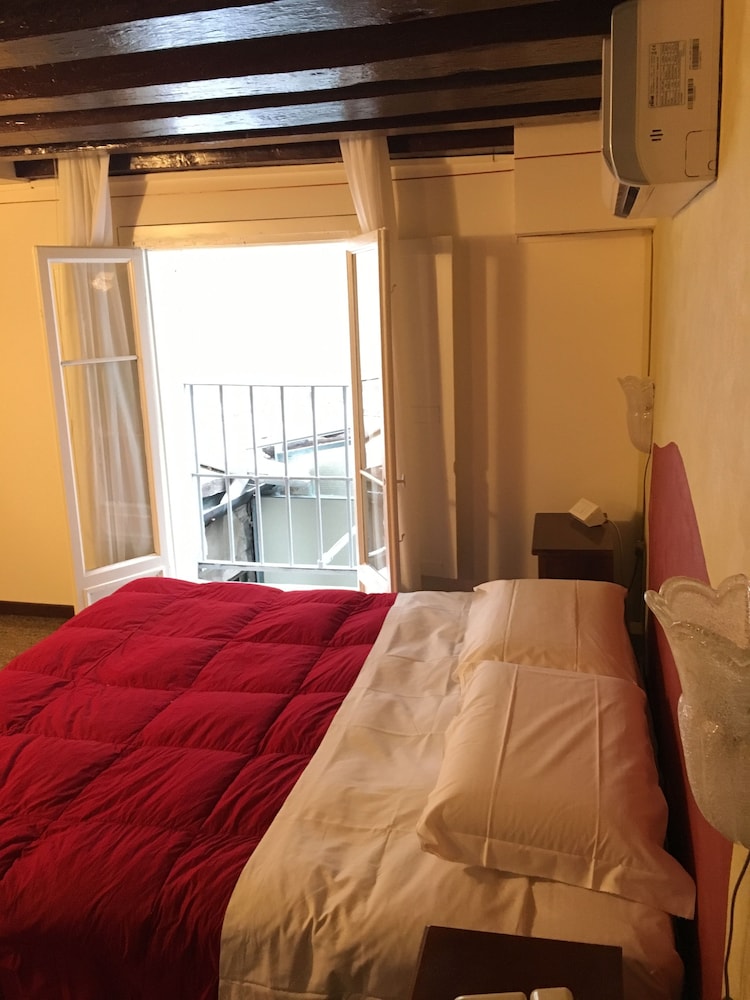 Economy Double Room photo 1