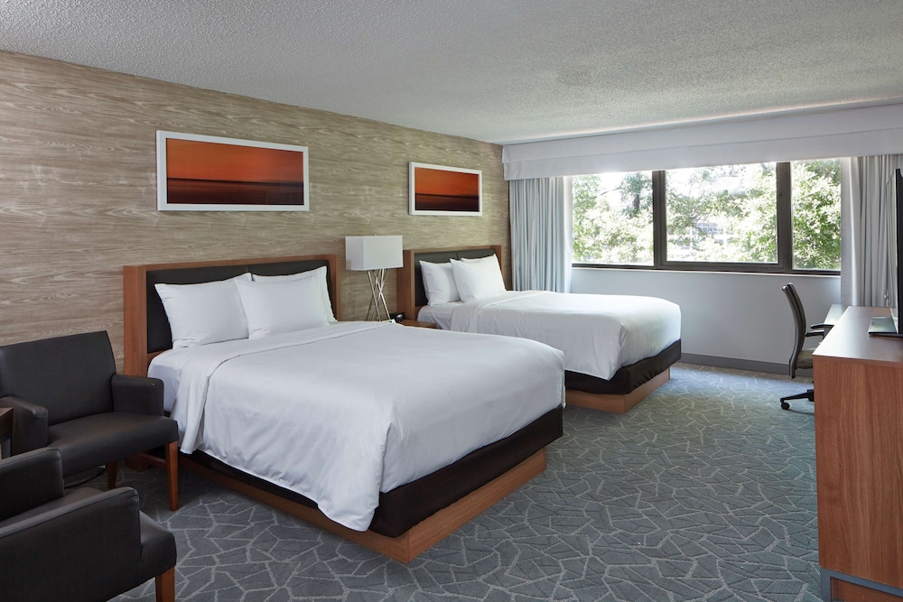 Room, 2 Queen Beds, Accessible, Bathtub (Mobility & Hearing) - Photo 3