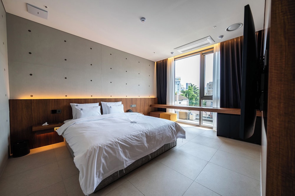Walk-in Deal, Deluxe photo 1