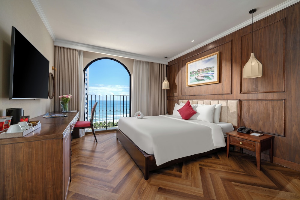 Signature Half Board Luxury Suite Sea View (Afternoon Tea Included) photo 1