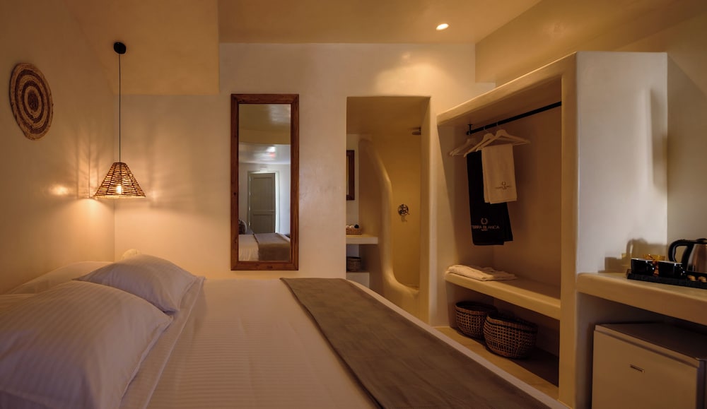 Deluxe Triple Room - Photo 13