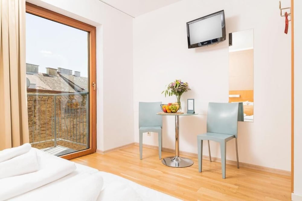 Double Room, 1 Queen Bed
