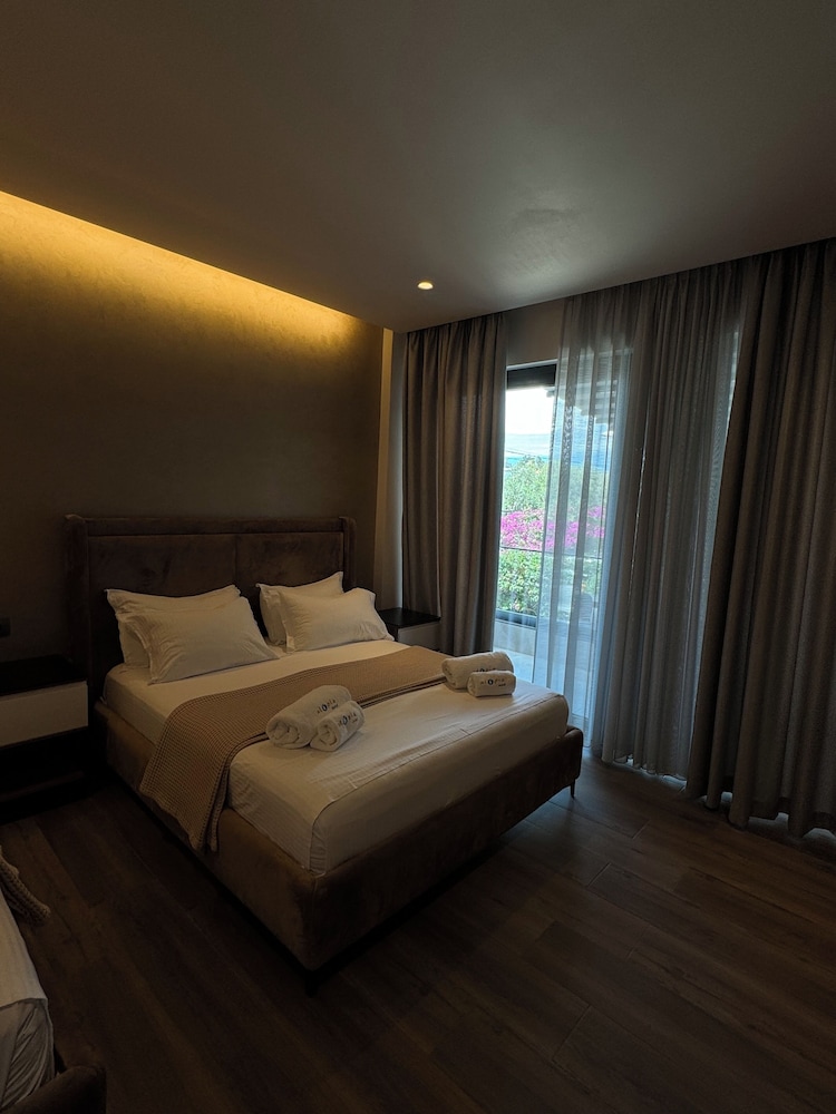 Deluxe Triple Room, Balcony, Ground Floor photo 1
