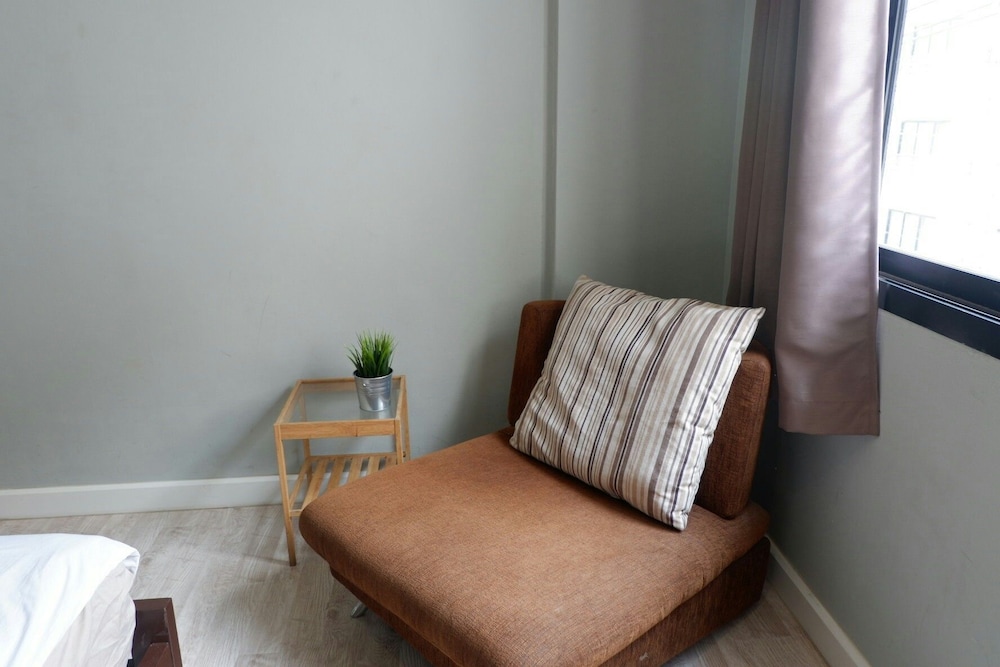 Private Room with Shared Bathroom photo 3