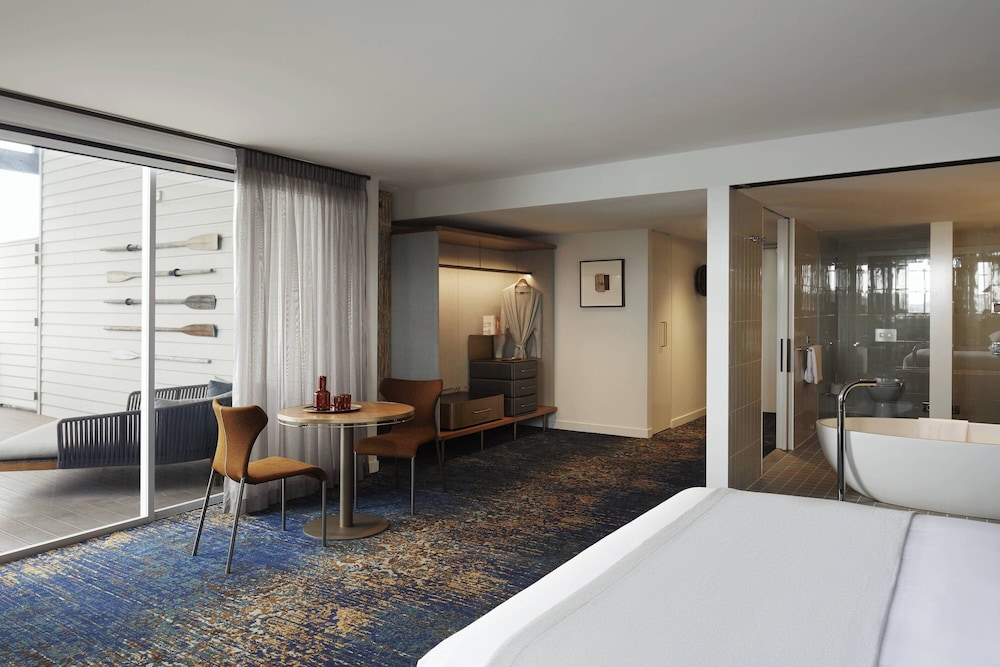 Suite, 1 King Bed, Balcony (Balcony)