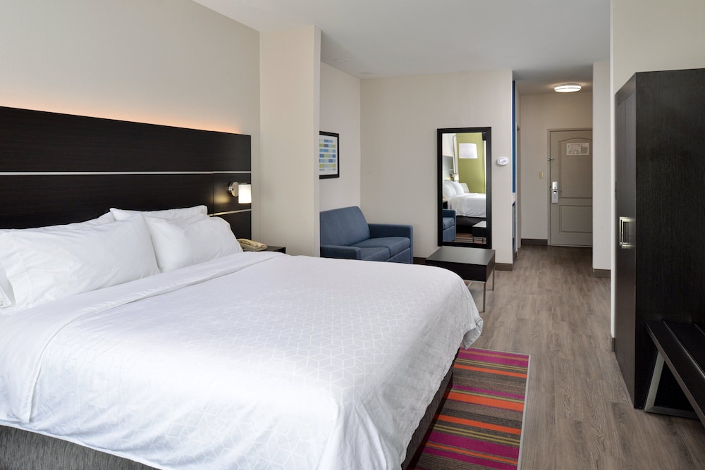 Suite, 1 King Bed, Mobility Accessible (Communications, Mobil, Accessible Tub) - Photo 11