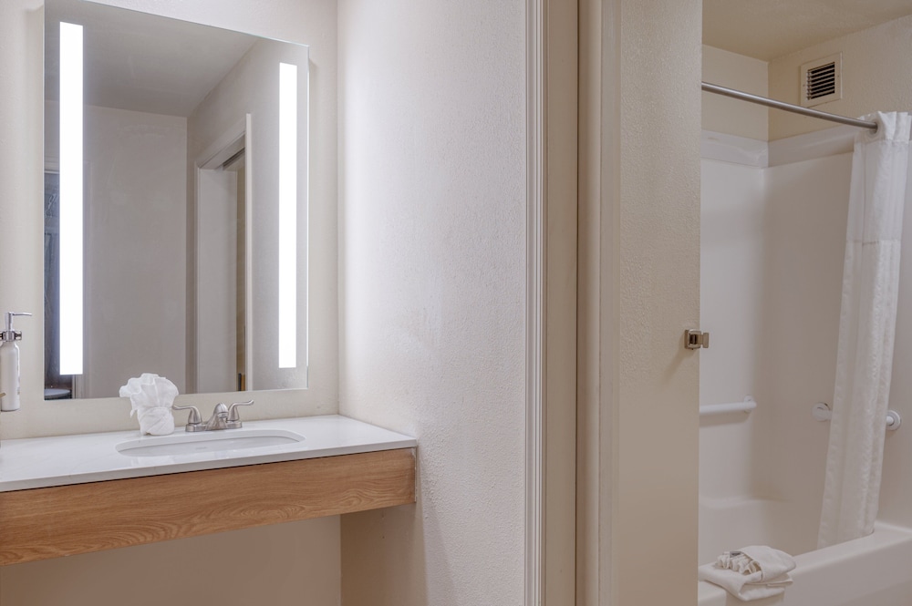 Suite, 2 Double Beds, Accessible Bathtub (Communications Accessible)