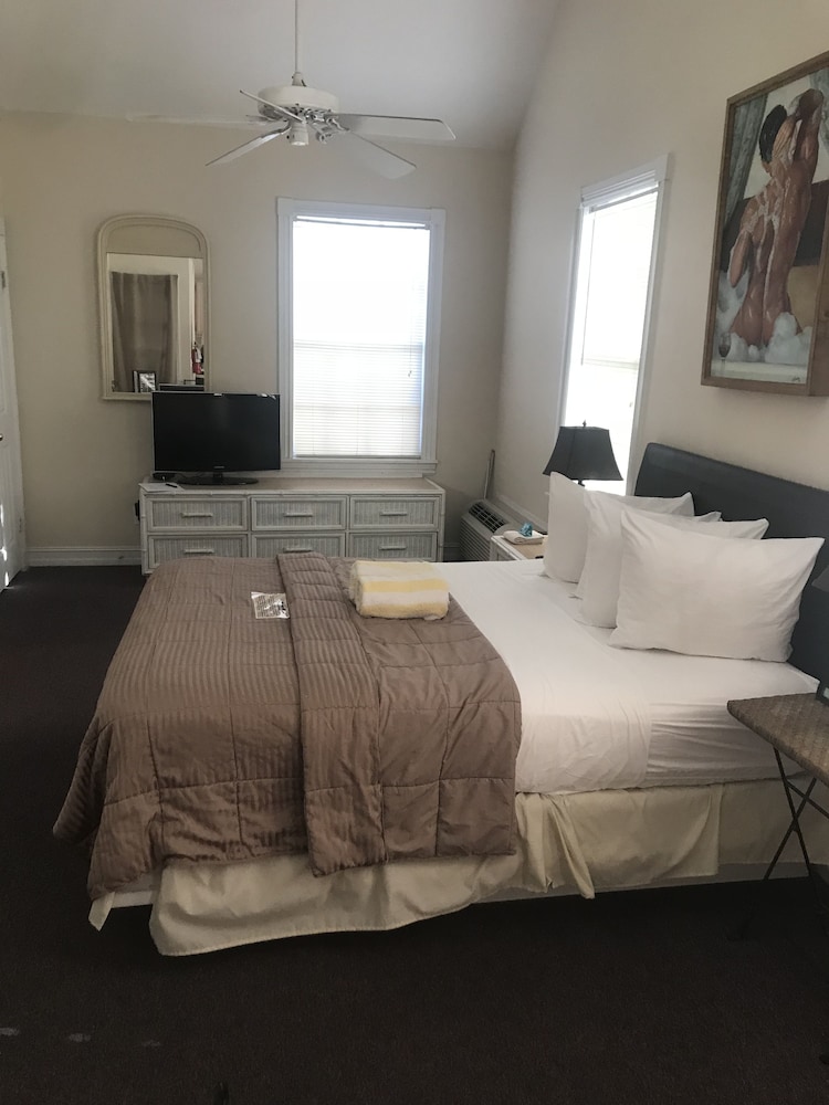 Standard Room, 1 Queen Bed ( Sundeck - Room 26)