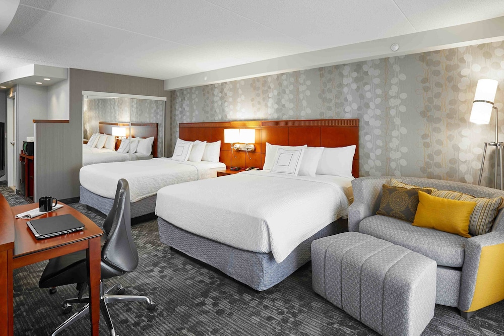 Room, 2 Queen Beds, Courtyard View (Balcony)