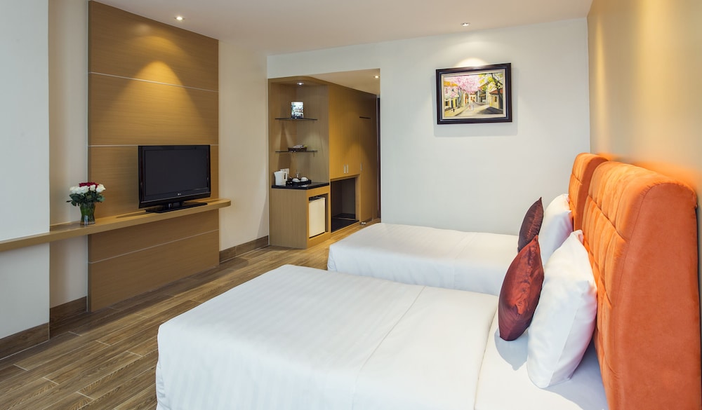 Family Room, 1 Bedroom photo 2