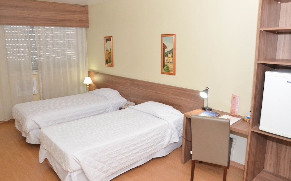 Standard Twin Room - Photo 6