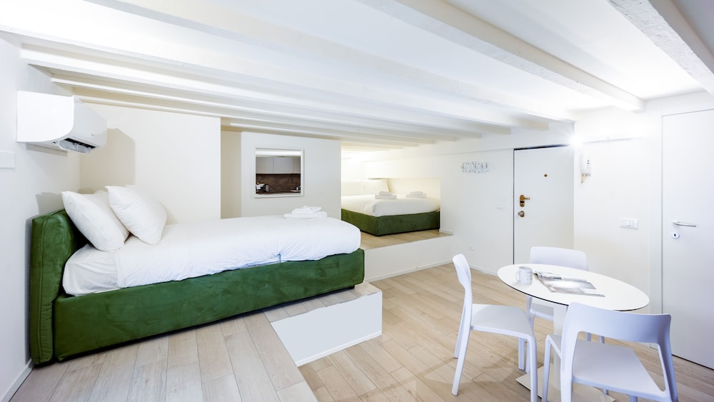 Studio, Multiple Beds
