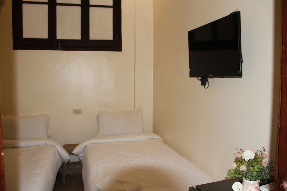 Twin Room, 2 Twin Beds, Private Bathroom - Photo 11