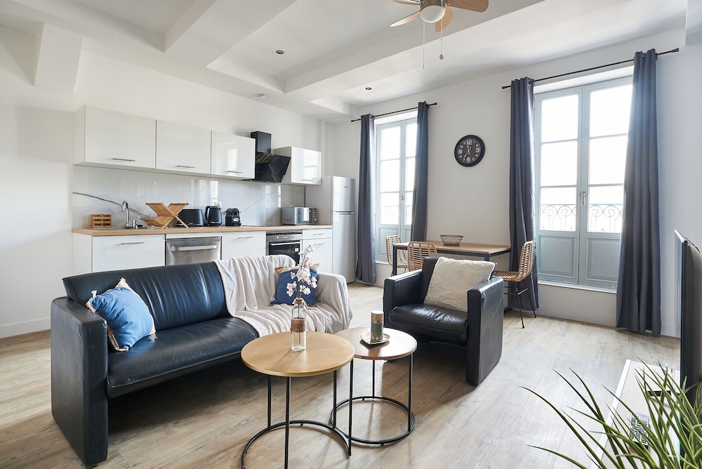 Comfort Apartment, 1 Queen Bed, Kitchen, City View
