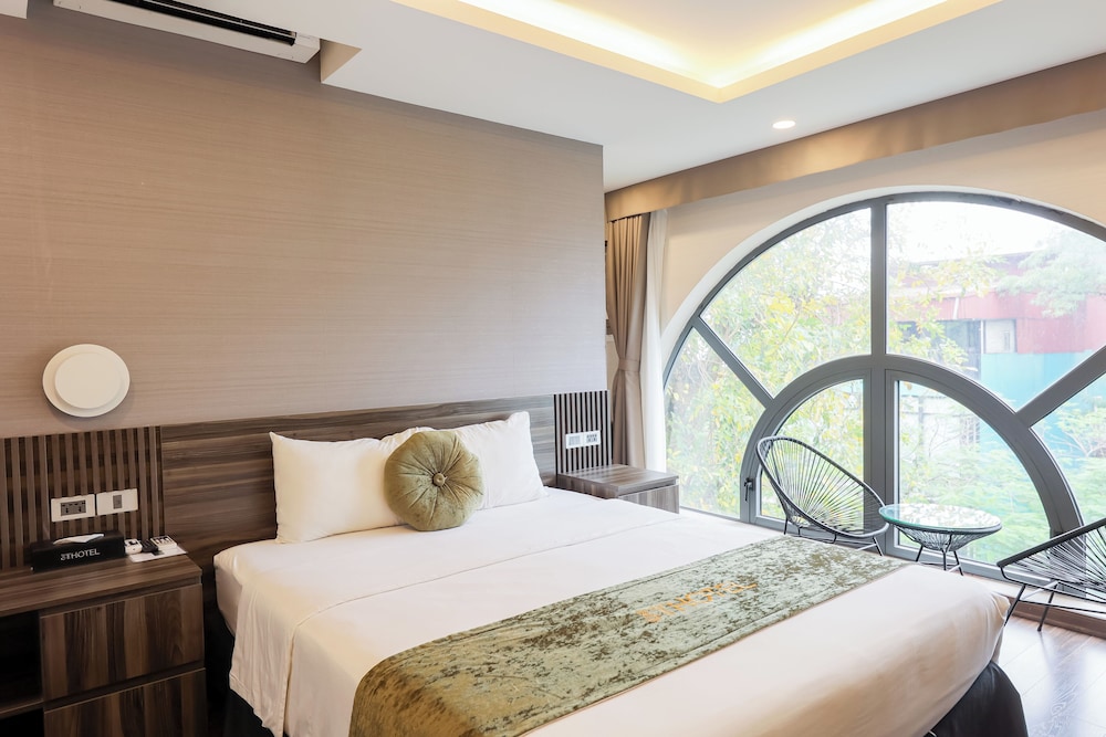 Executive Double or Twin Room, City View