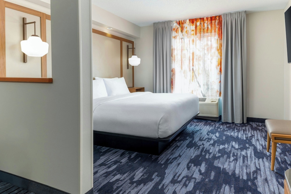 Suite, 1 King Bed with Sofa bed (Hearing Accessible) - Photo 2