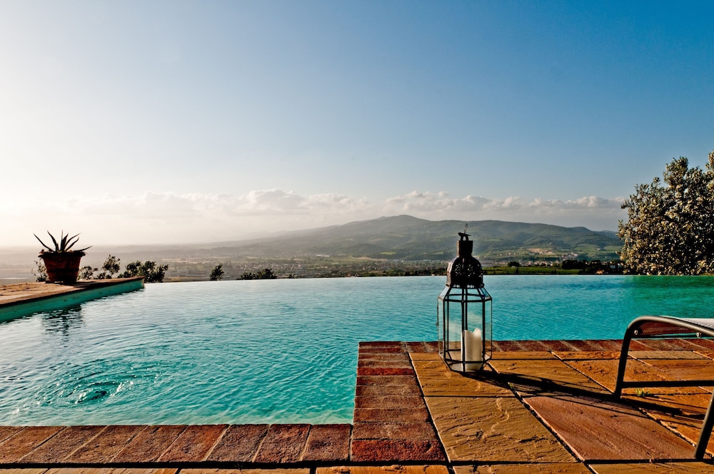 Villa, Smoking photo 3