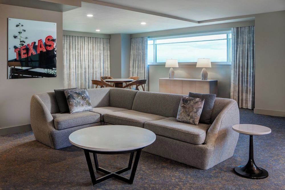 Suite, 2 Bedrooms - Photo 9