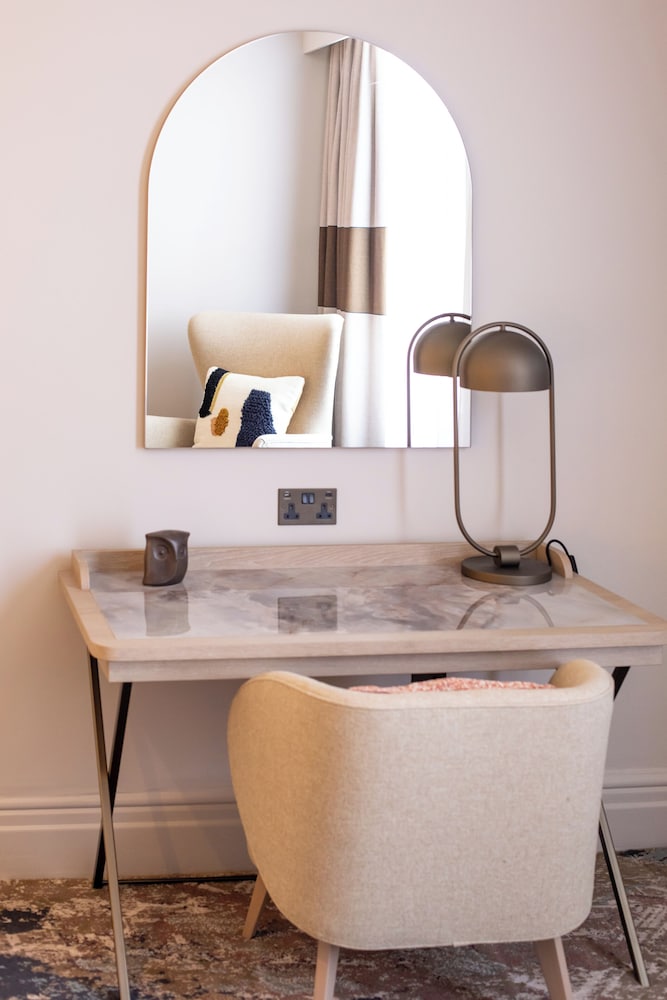 Newly Refurbished Premium Double Room - Photo 9