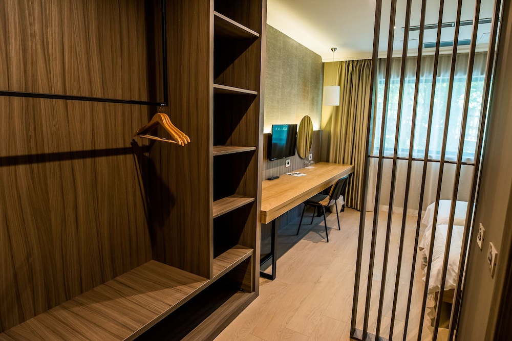 Standard Twin Room, 2 Twin Beds - Photo 4