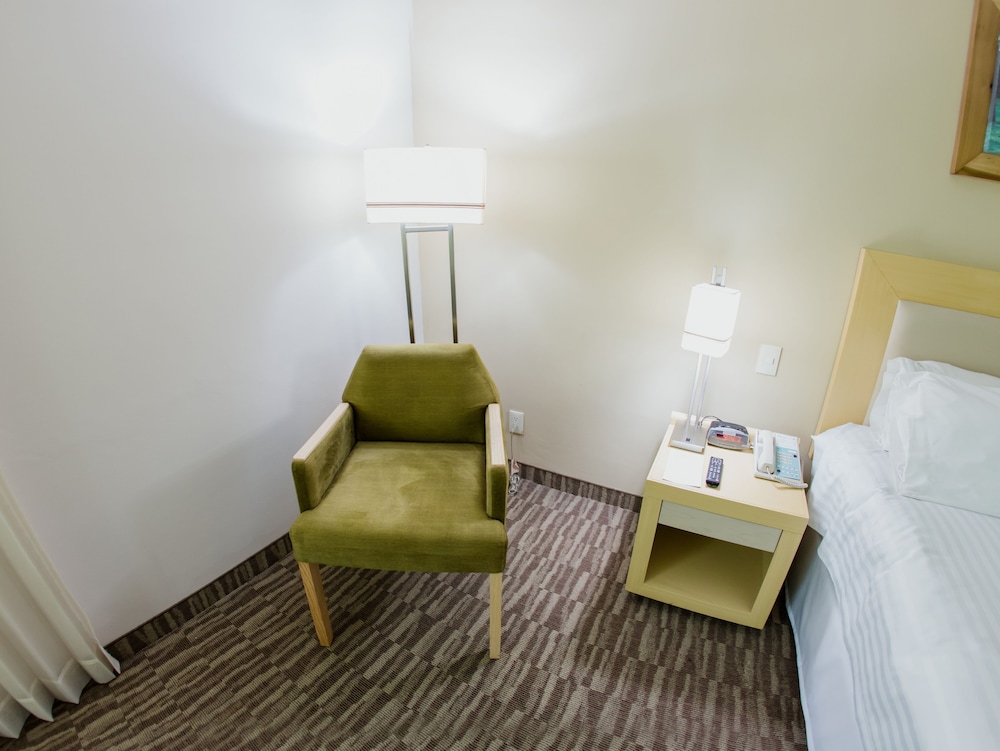 Standard Room, 1 King Bed photo 3