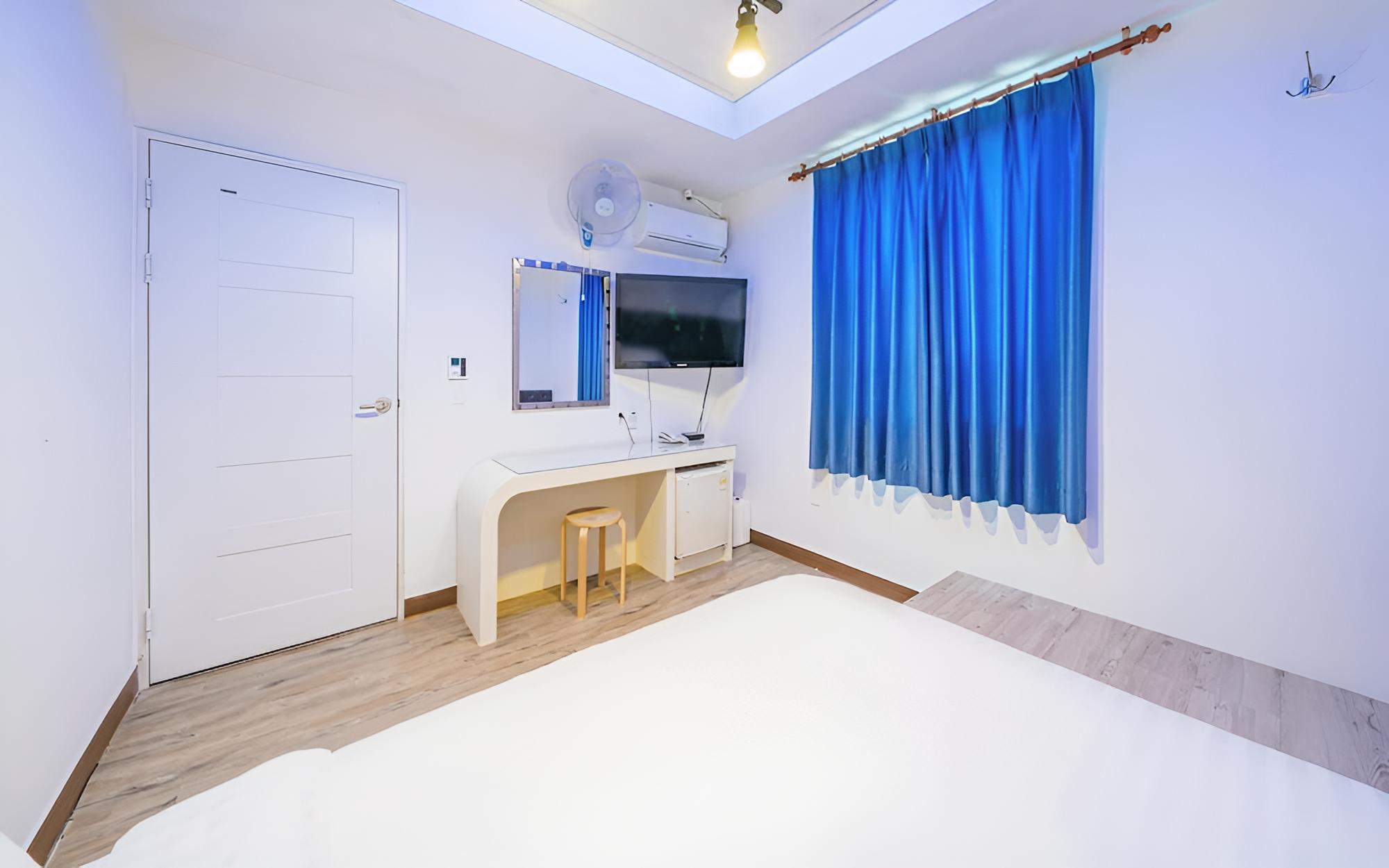 Room (Standard Room) - Photo 18