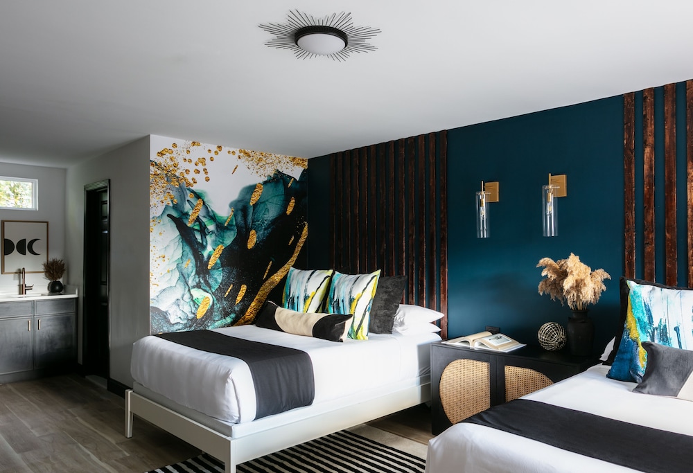 Room, 2 Queen Beds photo 1