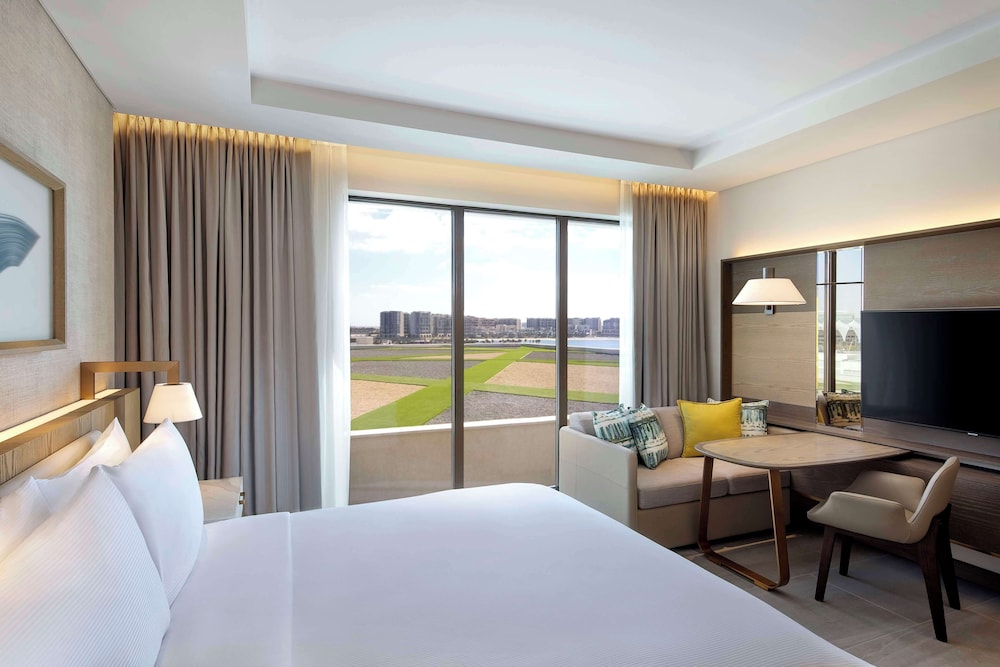 Room, 1 King Bed (Theme Park Access) photo 3