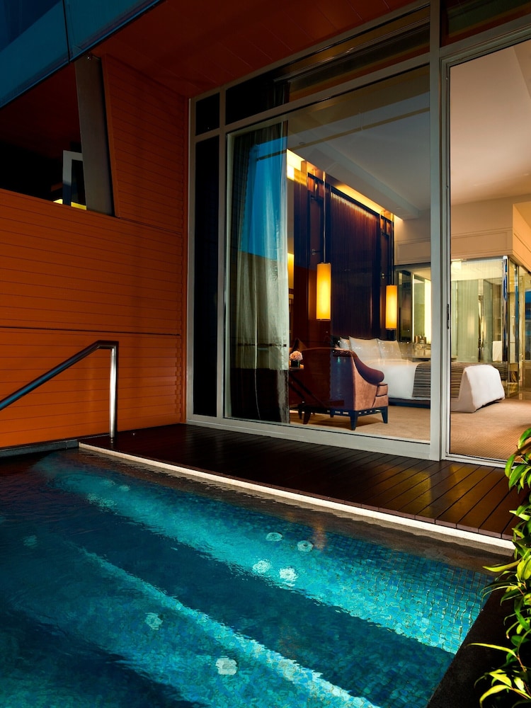 Premier Double Room, 1 King Bed, Bay View (Jacuzzi) photo 3