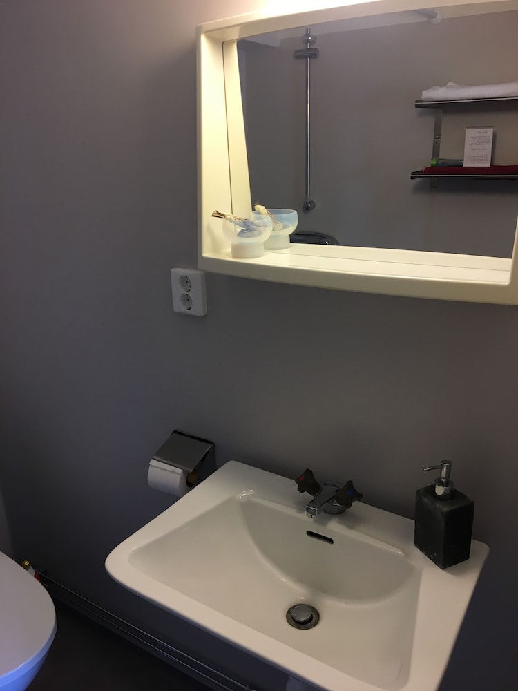 Single Room, Shared Bathroom photo 3